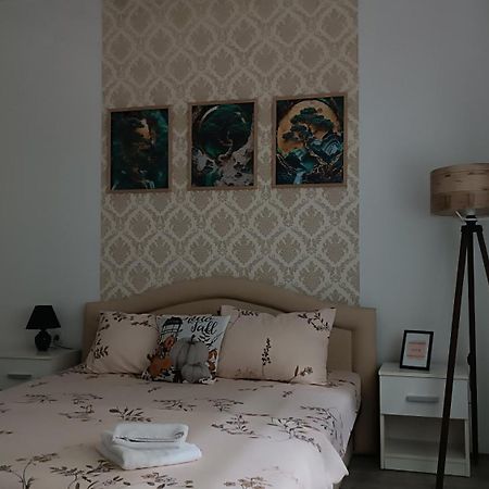 Happy Star Apartment Nis Bagian luar foto