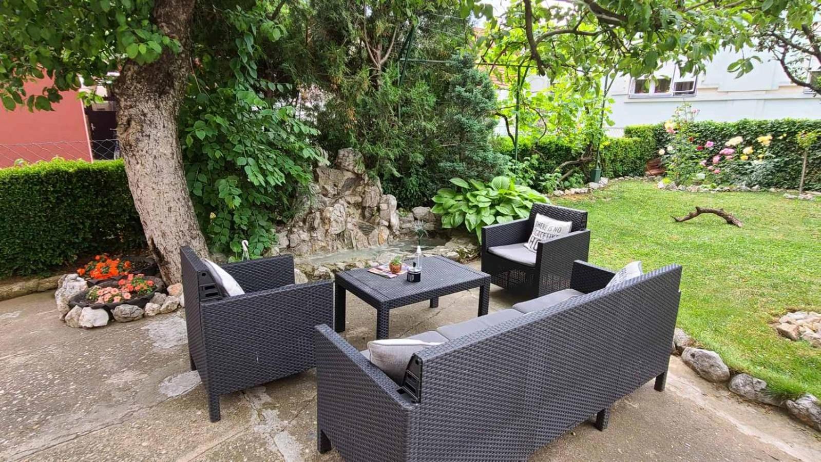 Happy Star Apartment Nis Bagian luar foto