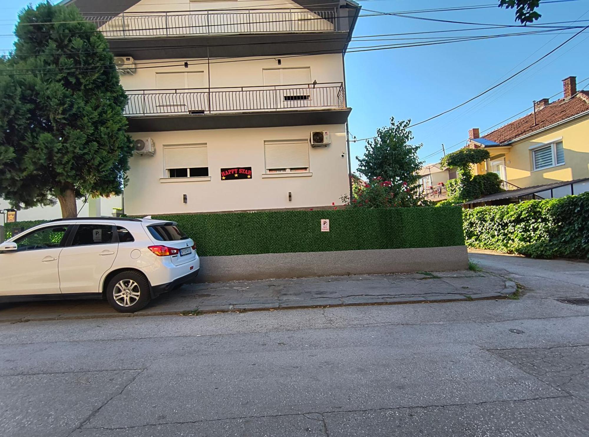 Happy Star Apartment Nis Bagian luar foto