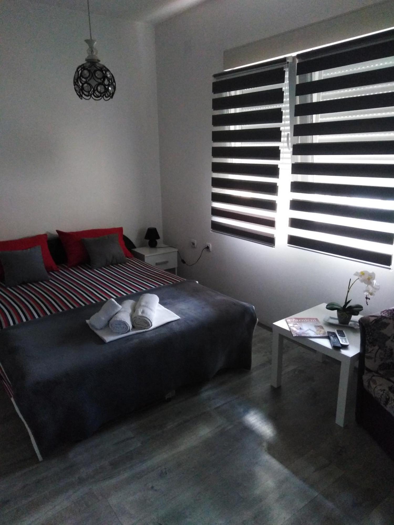 Happy Star Apartment Nis Bagian luar foto