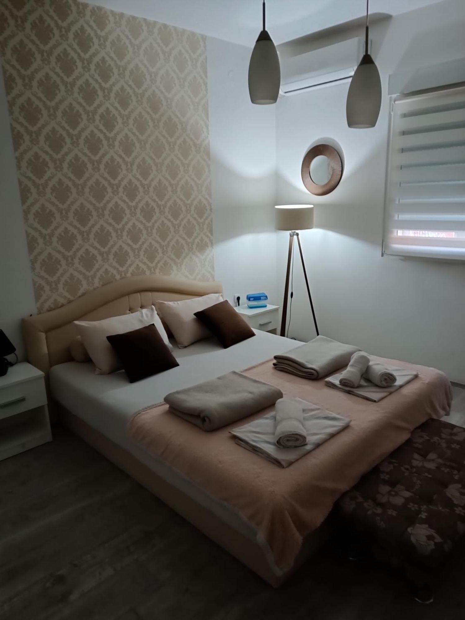 Happy Star Apartment Nis Bagian luar foto