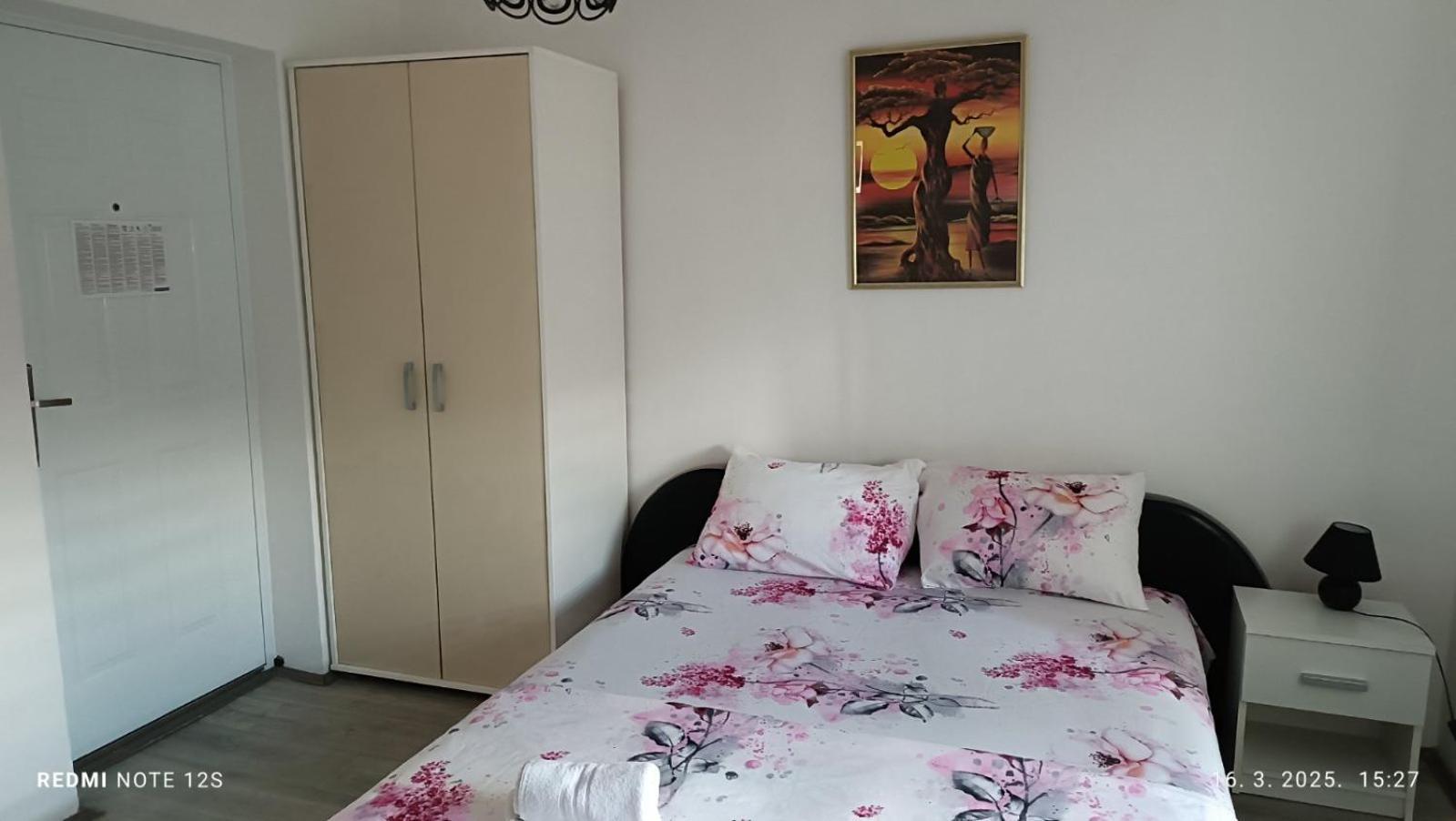 Happy Star Apartment Nis Bagian luar foto