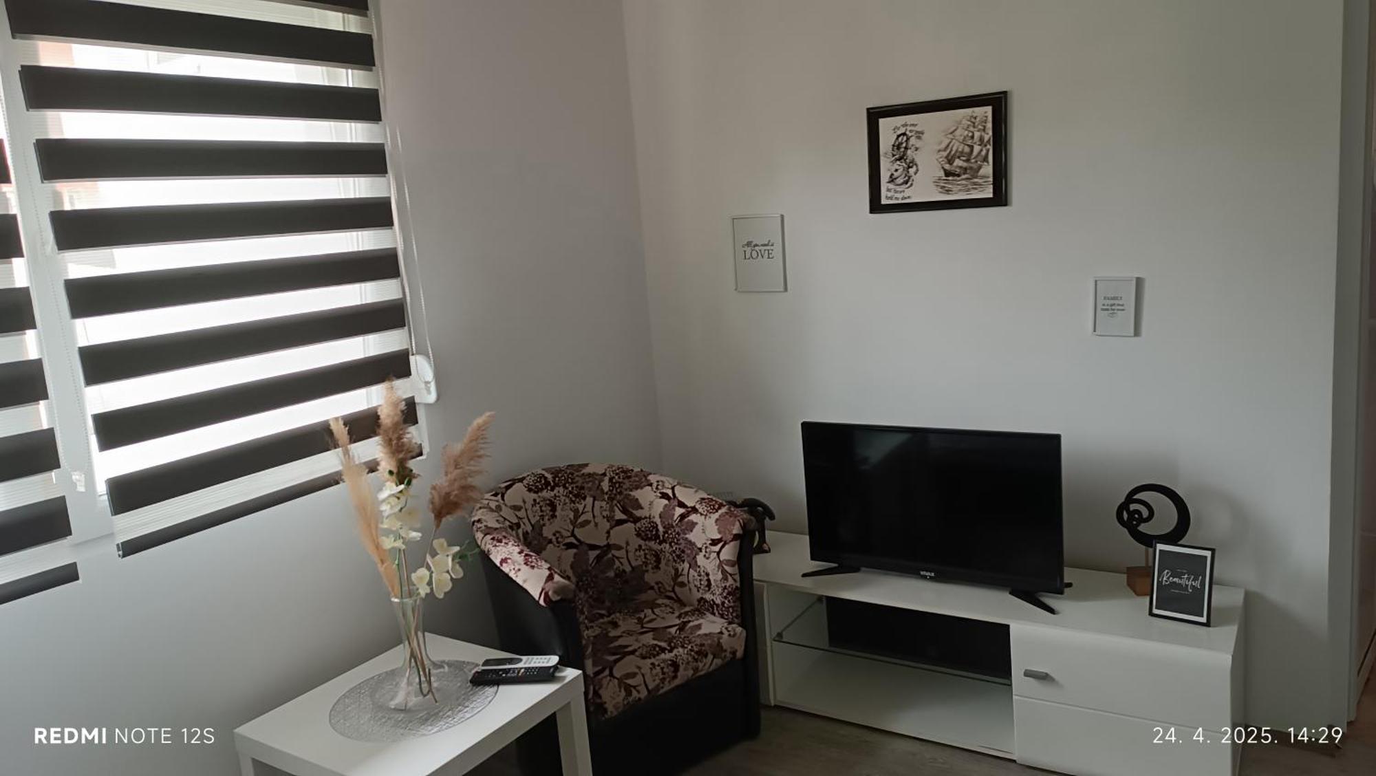 Happy Star Apartment Nis Bagian luar foto