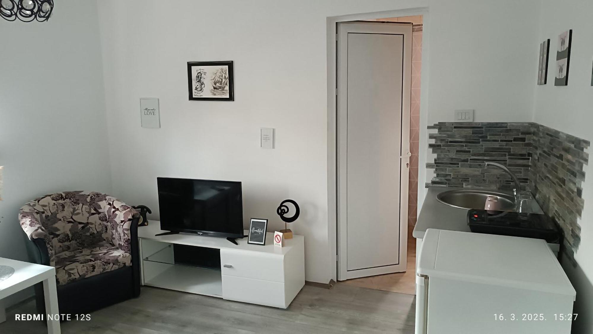 Happy Star Apartment Nis Bagian luar foto